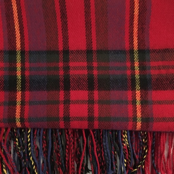 NWOT Red Tartan Scarf 🧣 - Picture 4 of 4